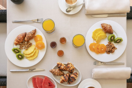 Hotel Cala del Pi: Deluxe Breakfast with views+Spa