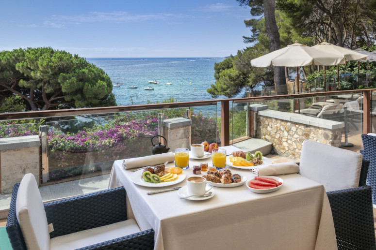 Hotel Cala del Pi: Romantic Getaway... Hotel Cala del Pi: Romantic Getaway...