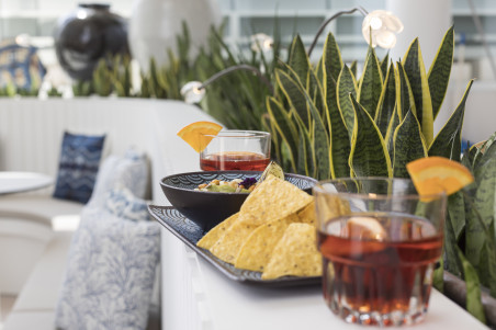 Hotel Marina Badalona: Vermut y aperitivo con vistas al mar para dos