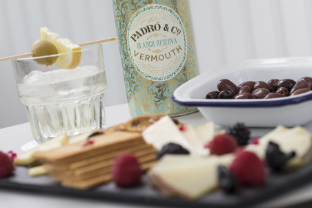 Hotel Marina Badalona: Vermut y aperitivo con vistas al mar para dos