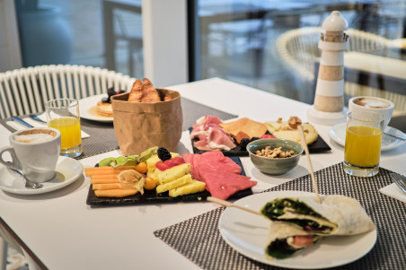 Hotel Marina Badalona: Breakfast + Spa